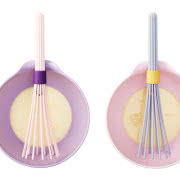 Talerze różowe i błękitne oraz ze scenkami...