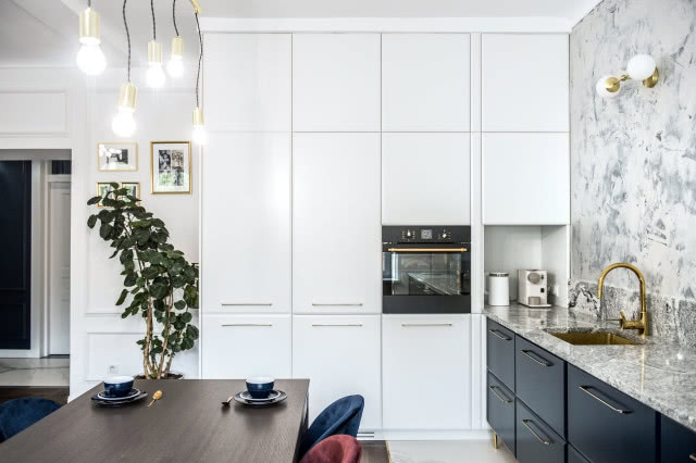 biała zabudowa kuchenna
