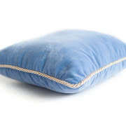 Talerze różowe i błękitne oraz ze scenkami...