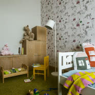 Design, obrazy i kolor w mieszkaniu architekta i malarki