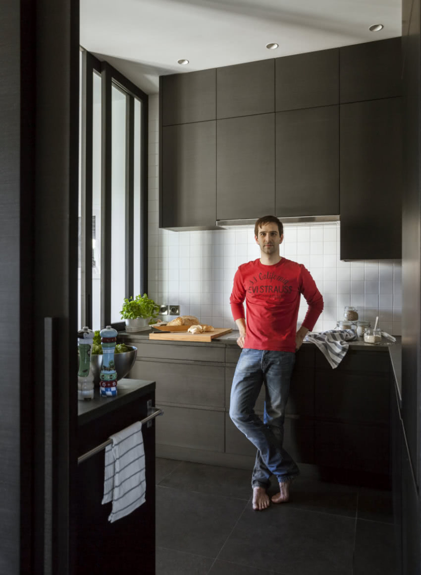 Paweł Wyrzykowski w kuchni