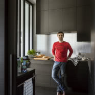 Design, obrazy i kolor w mieszkaniu architekta i malarki