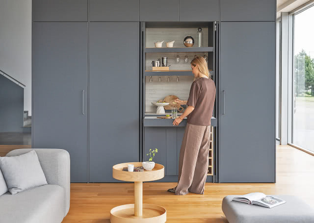 znikająca kuchnia w zabudowie meblowej