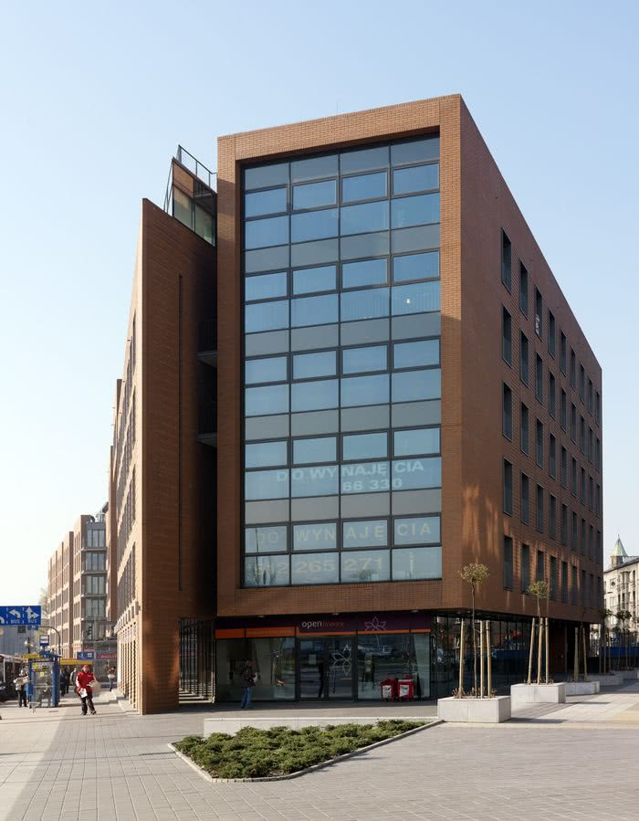 Atrialna przestrzeń mieszkaniowego kompleksu...