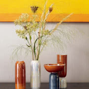 Talerze różowe i błękitne oraz ze scenkami...