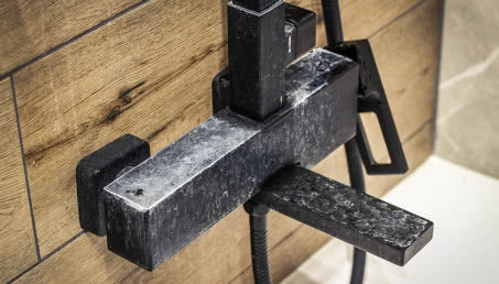 Wykorzystajcie to czyszcząc baterię łazienkową. Będzie błyszczeć jak nigdy