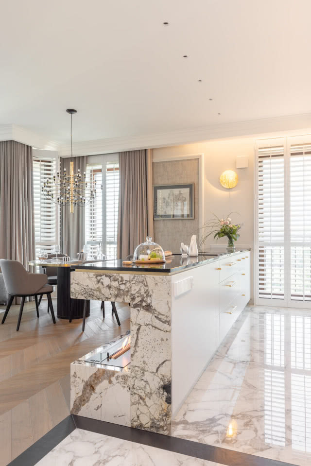 Piękna podłoga w kuchni modern classic gres