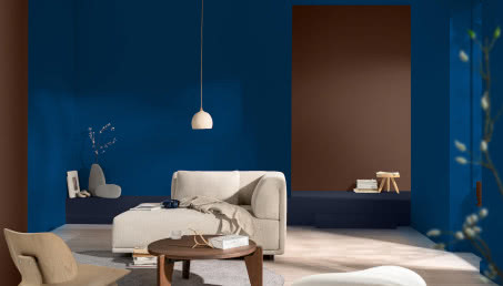 Niebieski w roli głównej. Kolor Roku 2026 zaskakuje trzema odsłonami