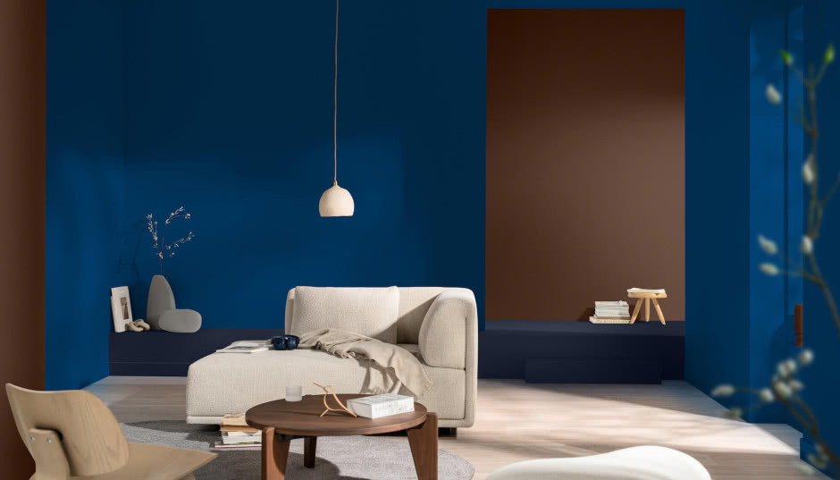 Niebieski w roli głównej. Kolor Roku 2026 zaskakuje trzema odsłonami