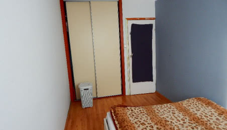 Sypialnia z łóżeczkiem dla dziecka