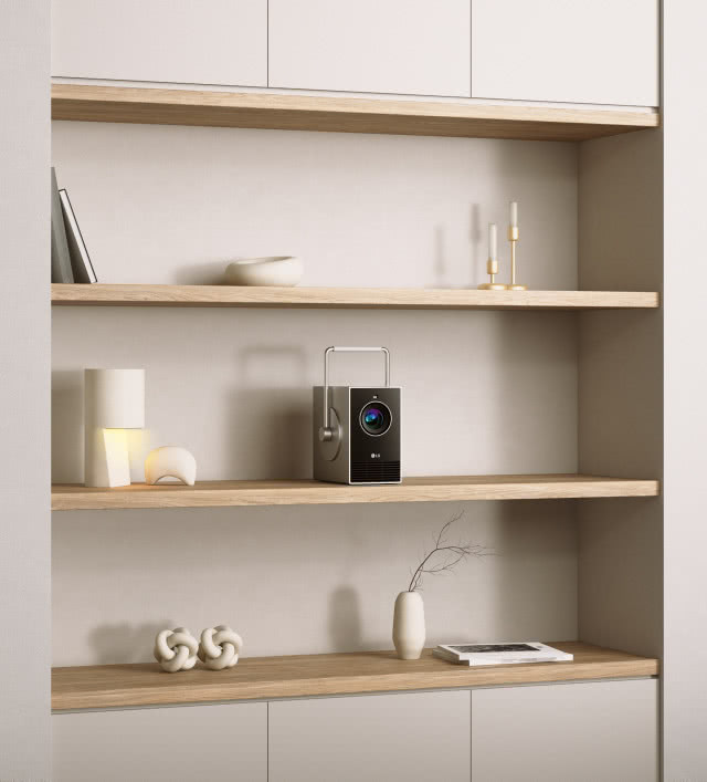 projektor na półce, na bibliotece