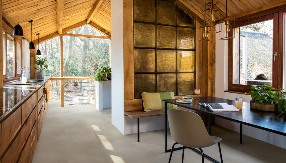 Podłogi winylowe Illume marki QUICK-STEP zachwycają wzorem i fakturą