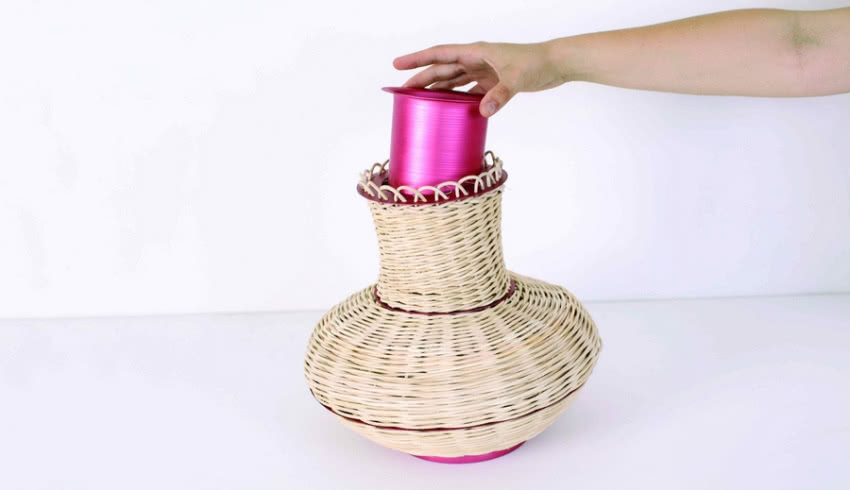 Rattanowy wazon? Dzięki aluminiowej wkładce...