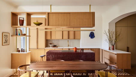 Nowojorski dom jak z lat 60-tych - zaskakujący, niekonwencjonalny, odkrywczy! Przekonajcie się sami!