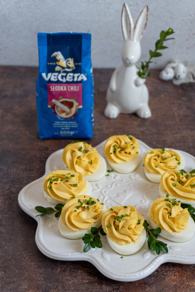 Słodko-pikantne jajka faszerowane