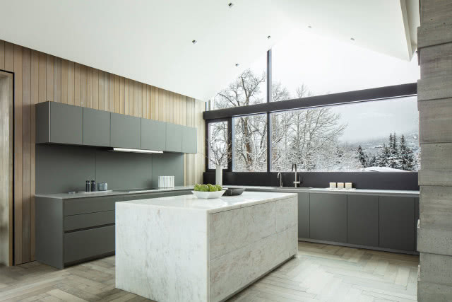 kuchnia z dużą wyspą