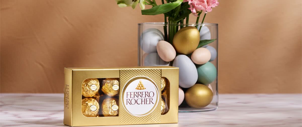 Wiosenne kwiaty, jednobarwne pisanki i Ferrero Rocher