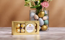 Wiosenne kwiaty, jednobarwne pisanki i Ferrero Rocher