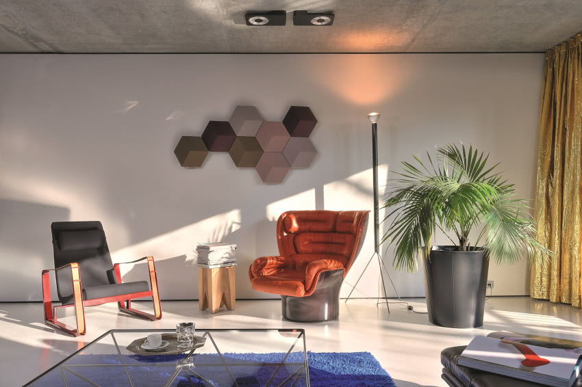 Po lewej - klasyka piękna, czyli fotel Cité,...