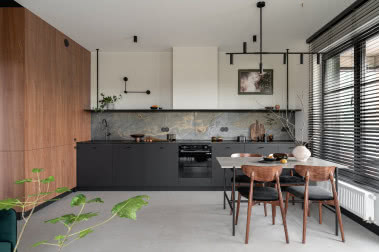 Industrialne mieszkanie w starej stoczni. Designem nawiązuje do architektury Gdańska!