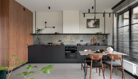 Industrialne mieszkanie w starej stoczni. Designem nawiązuje do architektury Gdańska!