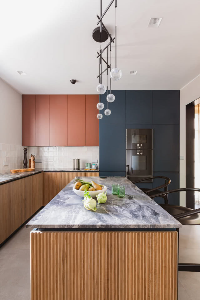 Kolorowa zabudowa kuchenna