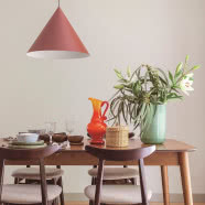 Dom w Milanówku w stylu pigmented minimal - zamieszkała w nim rodzina z dzieckiem