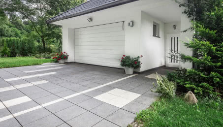 Jak wybrać trwały materiał na podjazd garażowy?