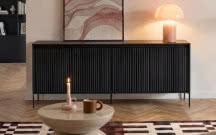 Mid-century modern bez odtwarzania epoki. Jak korzystać z tej estetyki, wybierając nowe meble?