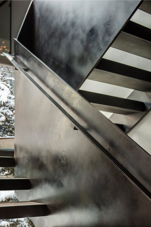 wstęgowe schody z bliska