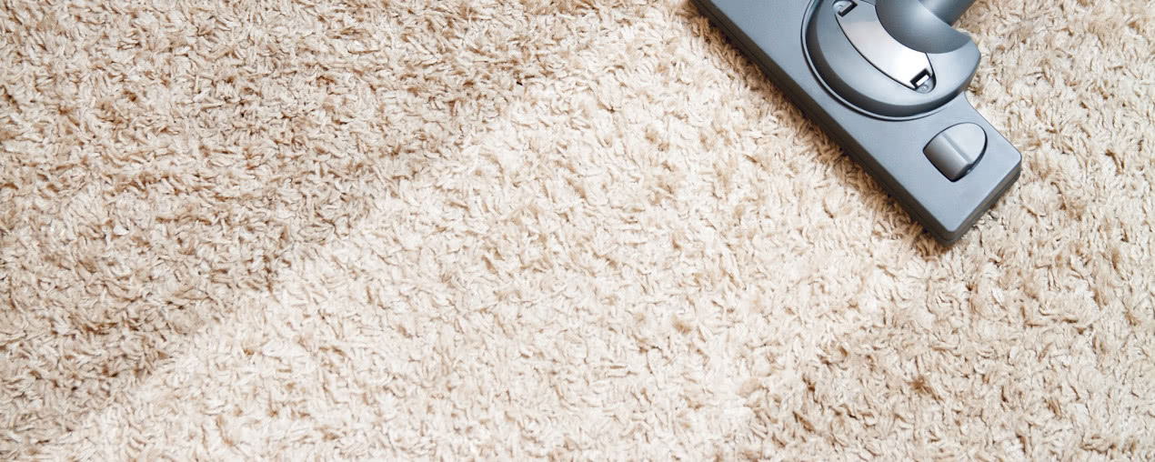 Pranie i czyszczenie dywanów - na sucho czy mokro? Najlepsze domowe sposoby