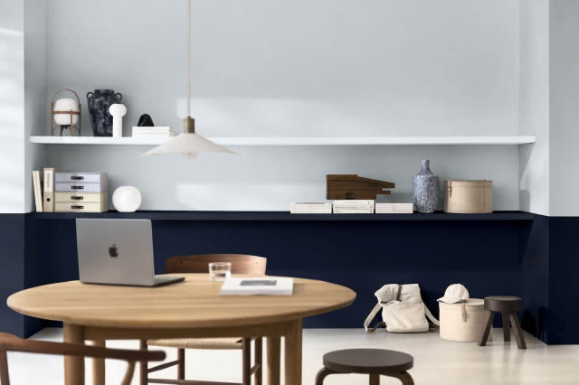 niebieska kuchnia z jadalnią