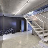 Życie vintage w domu z betonu