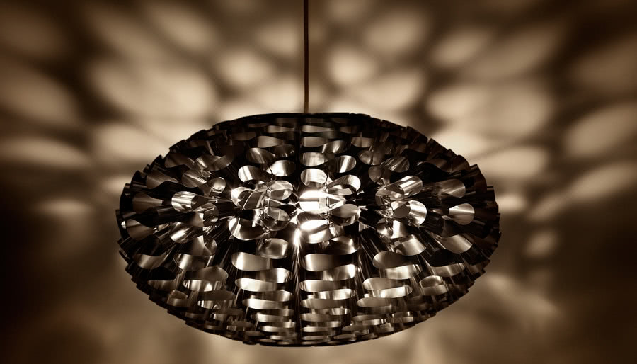 Oświetlenie salonu - lampy wiszące, stojące i stołowe