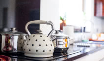 Modny czajnik w stylu Retro
