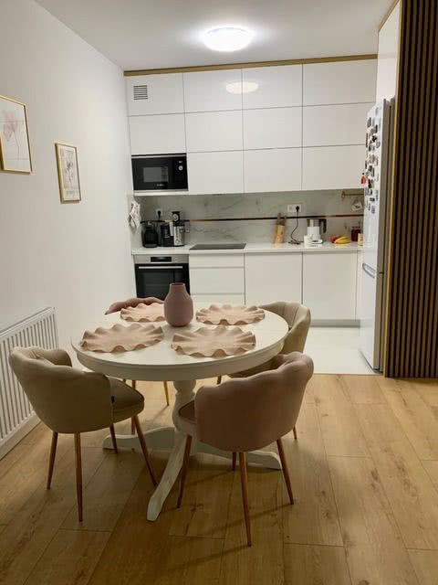 Krzesła muszelki - najnowszy hit wnętrzarski! Nie tylko do wnętrz Glamour