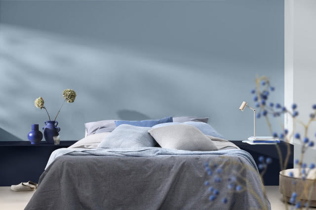 jasno niebieski kolor w sypialni