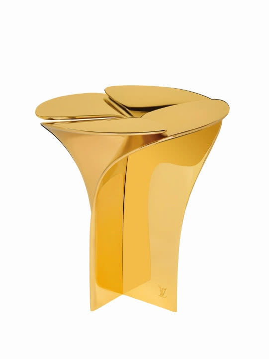 Stołek Blossom jest częścią projektu Objets...