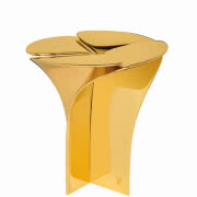 Stołek Blossom jest częścią projektu Objets...