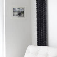 Loft na poddaszu - wnętrze kawalerki w bloku