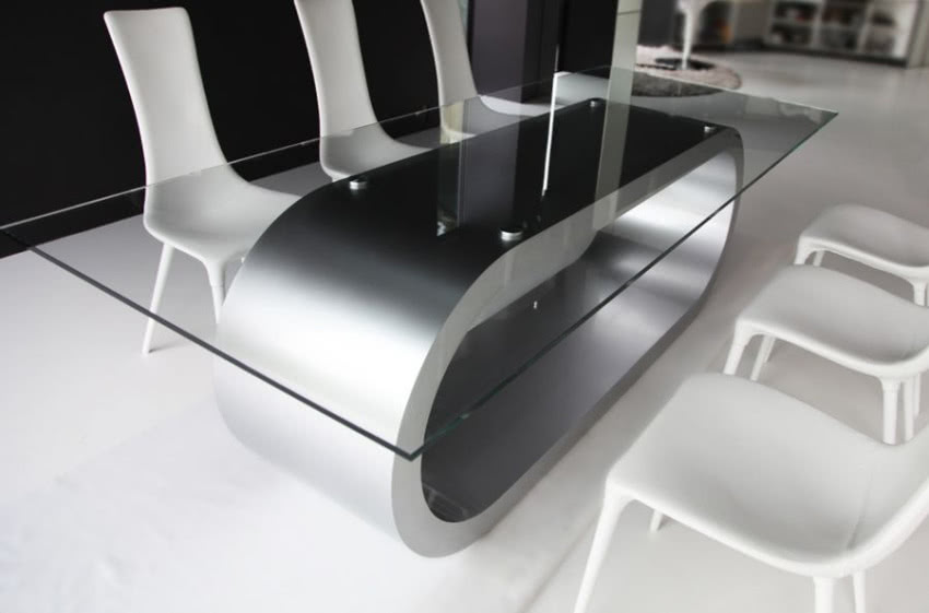 Elegancka i skondensowana forma stołu Oscar...