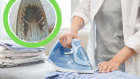 Żelazko zostawia brązowe smugi na ubraniach? Dzięki tej metodzie zapomnicie o nowym