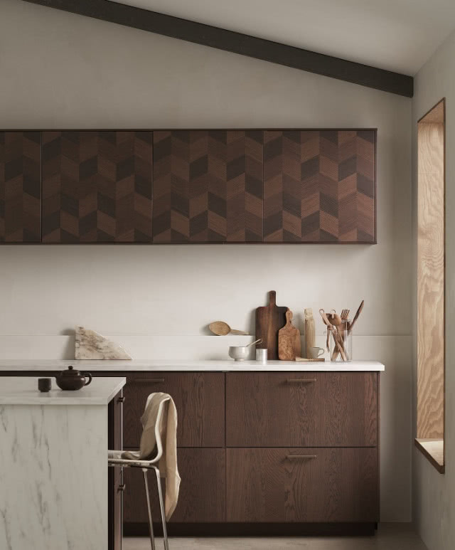 ciemne drewno w kuchni