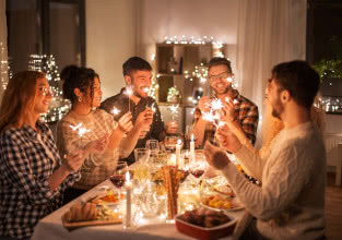 Co robić w sylwestra w domu: 15 fajnych pomysłów na sylwestra w domu we dwoje, z przyjaciółmi lub samemu