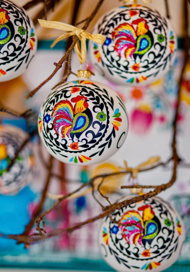 Bombka w wycinankę łowicką