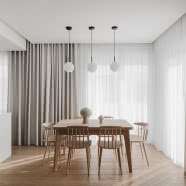 Mieszkanie singielki urządzone w spokojnych barwach