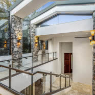 Tak wygląda dom na sprzedaż Stevena Seagala! Jego cena zwala z nóg!