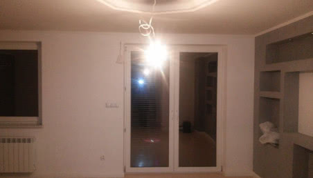 Lampy sufitowe w salonie