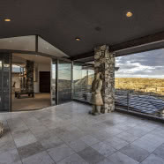 Tak wygląda dom na sprzedaż Stevena Seagala! Jego cena zwala z nóg!