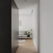 Mieszkanie singielki urządzone w spokojnych barwach